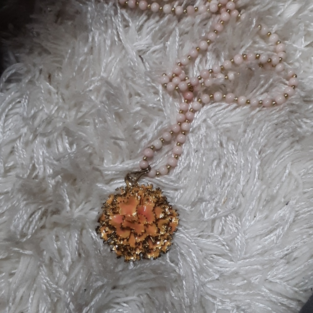 Flower necklace - Picture 2 of 4
